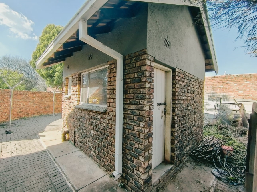 4 Bedroom Property for Sale in Wilkoppies North West